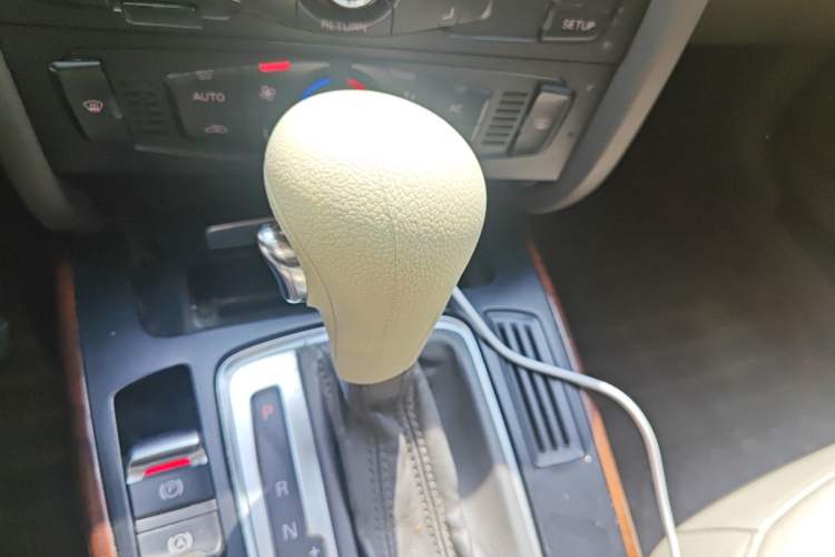 Used Audi A4L 2011 2.0 TFSI Comfort Model
