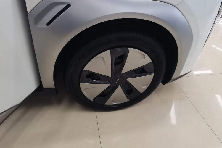 Used AION Y 2022 Plus 70 Enjoy Edition Right Rear Wheel Hub