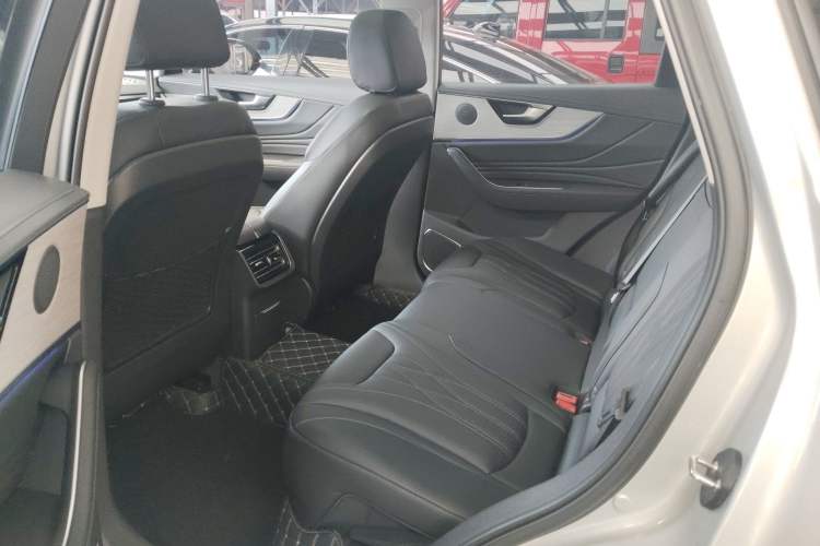 Used Hongqi HS5 2025 2.0T Two-Wheel Drive Flagship Pro Edition
