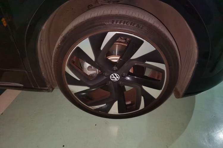 Used Volkswagen ID.6 CROZZ 2021 High-Performance PRIME Edition Right Front Wheel Hub