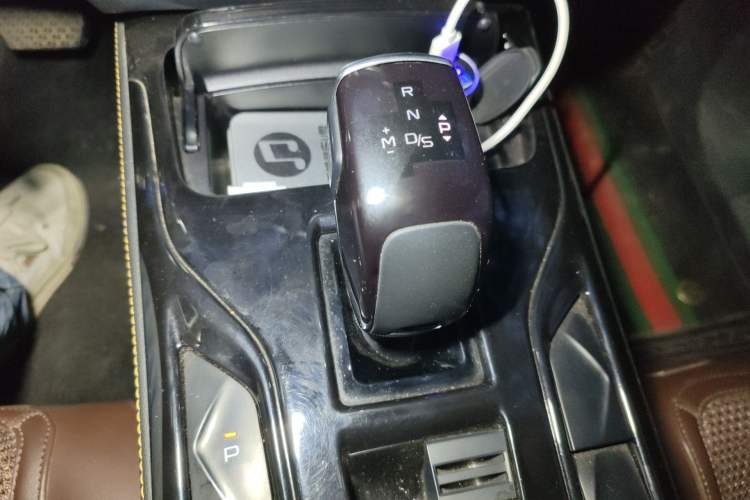 Used Bestune T77 2021 PRO 280 TID Custom Edition Gear Lever