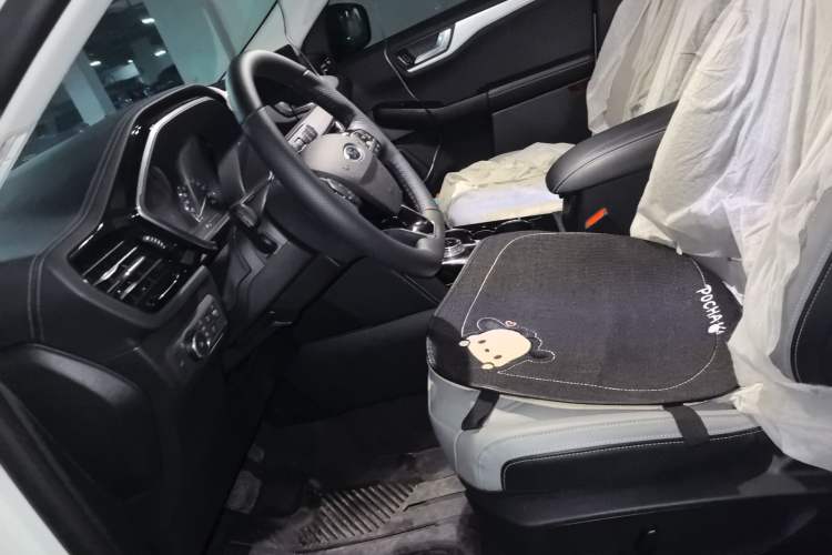 Used Ford Escape 2024 EcoBoost 245 Two-Wheel-Drive Titanium Edition Left Front Seat