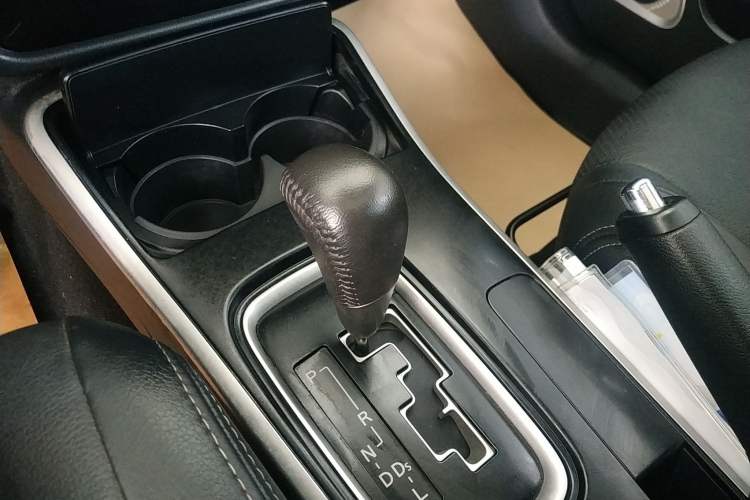 Used Mitsubishi Outlander 2018 2.0L Two-Wheel-Drive Jiale Edition 7-Seater
