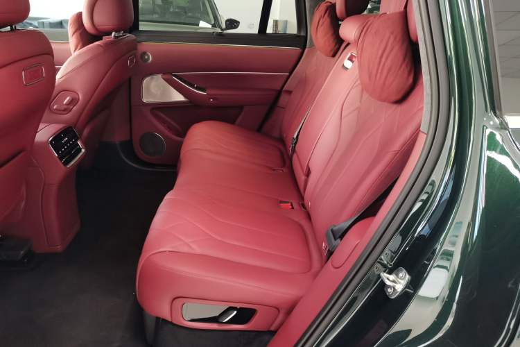 Used Hima AITO M8 2025 Extended-Range Max+ Version 53.4 kWh 5-Seater Edition Left Rear Seat