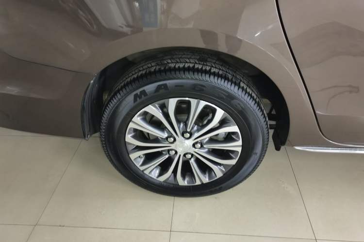 Used Buick GL8 2023 Facelifted Land Cruiser Executive Luxury Version