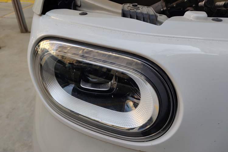 Used Wuling Hongguang MINIEV 2024 3rd Generation 215km Advanced Version Right Front Headlight