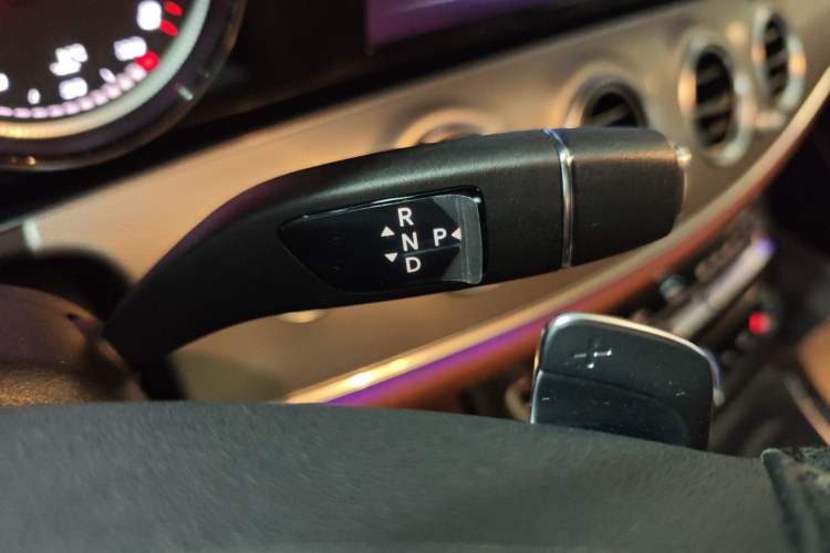 Used Mercedes-Benz E-Class 2017 Restyled E 300 Sport Edition Gear Lever