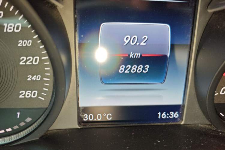 Used Mercedes-Benz GLC 2017 GLC 260 4MATIC Dynamic Edition Odometer Close Up