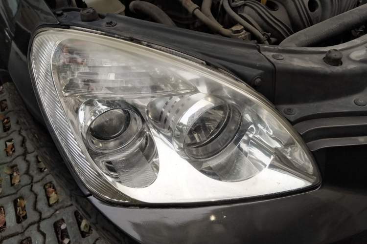 Used Kia Carens 2011 2.0L 7-Seater Automatic Standard Edition
