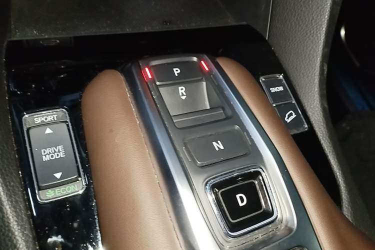 Used Honda UR-V 2023 370TURBO Two-Wheel-Drive Luxury Edition
