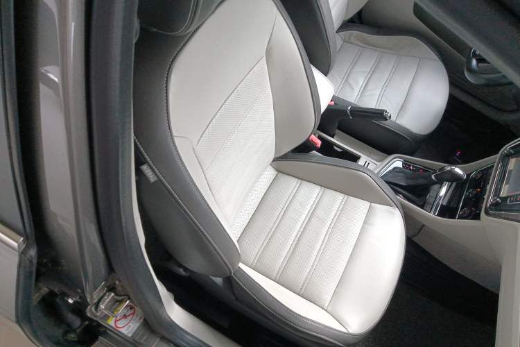 Used Volkswagen Gran Lavida 2015 230TSI DSG Luxury Edition Right Front Seat