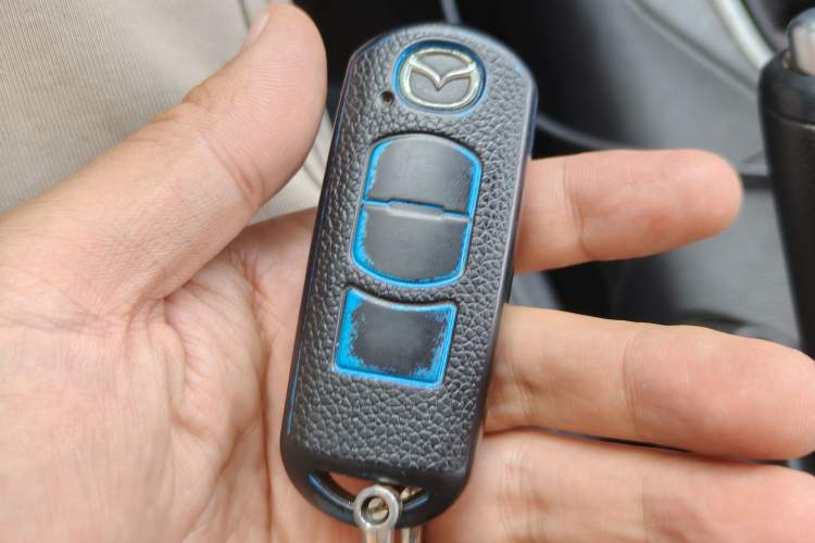 Used Mazda 3 Axela 2017 Sedan 1.5L Manual Comfort Model Emission Standard China V Vehicle Key