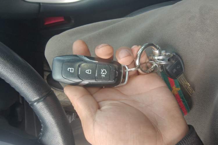 Used Ford Edge 2016 EcoBoost 245 Two-Wheel-Drive Titanium 7-Seater Vehicle Key