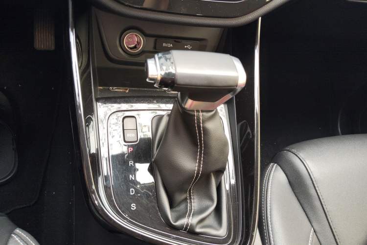 Used Baojun 530 2020 1.5T CVT Luxury Connected Version 5 Seats Gear Lever