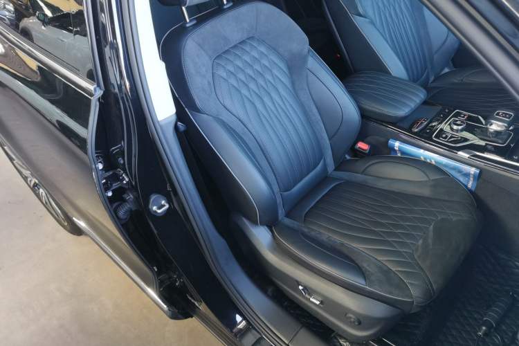 Used Hongqi HS5 2022 Facelifted Version 2.0T Smart Connect Flagship All-Wheel-Drive Edition Right Front Seat