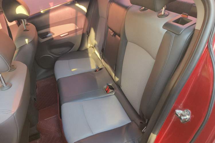 Used Chevrolet Cruze 2013 1.8L SE AT Left Rear Seat