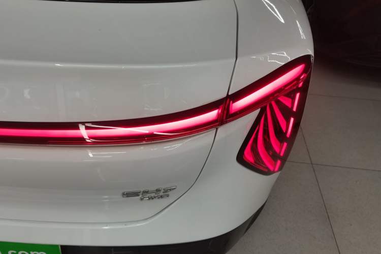 Used Hongqi EH7 2024 640 Pro+ All-Wheel Drive Right Rear Taillight