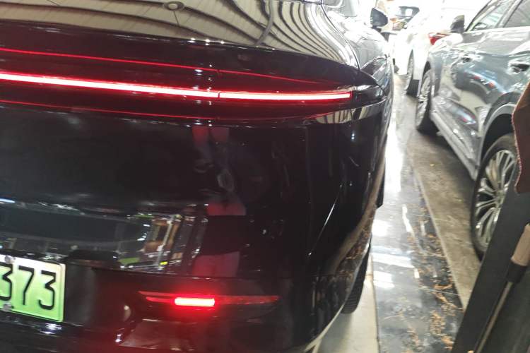 Used Zeekr 7X 2025 100 kWh Long-Range Rear-Wheel Drive with Intelligent Driving Features
