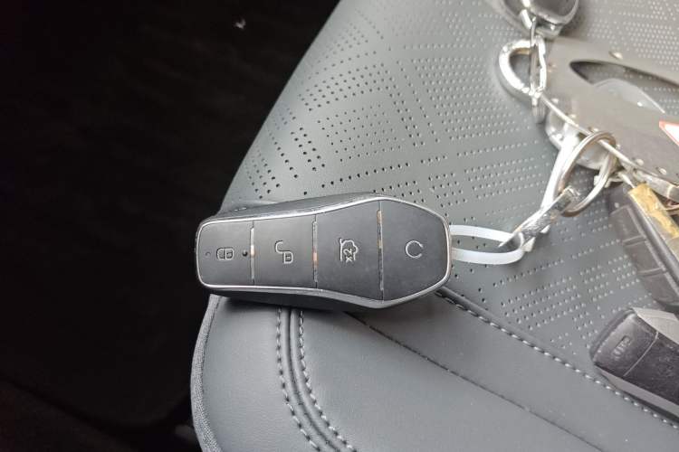 Used BYD Qin PLUS 2025 DM-i Smart Drive 120KM Superior Model Vehicle Key