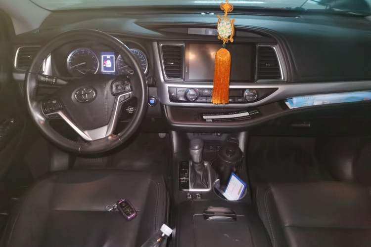 Used Toyota Highlander 2018 2.0T Four-Wheel Drive Prestige Version 7 Seats China V Emission Standard Center Console