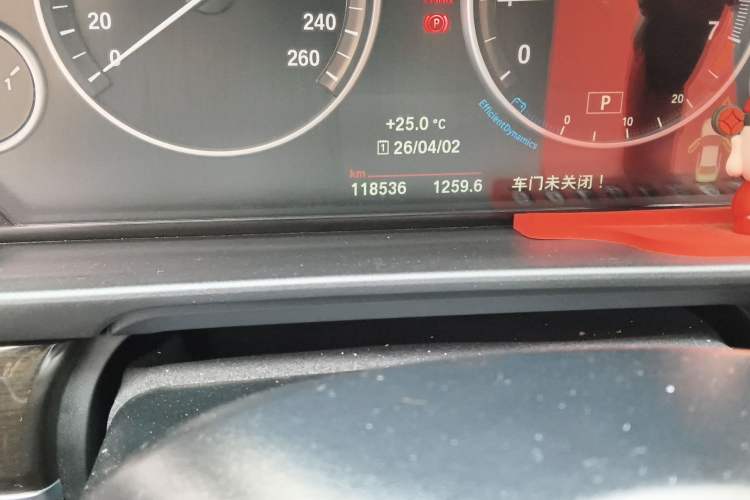 Used BMW 5 Series 2014 525Li Luxury Design Package Odometer Close Up