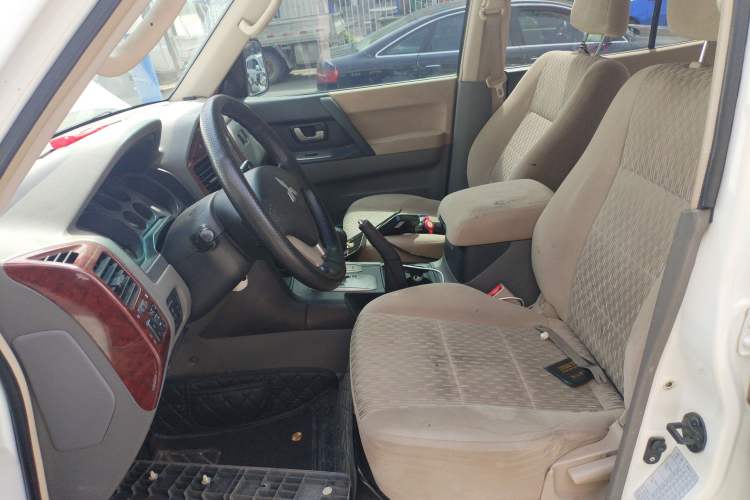 Used Mitsubishi Pajero 2011 V73 3.0L AT GLX
