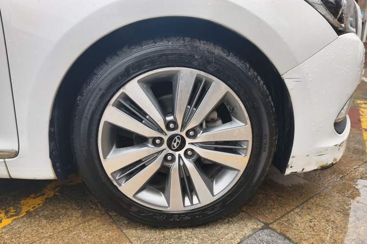 Used Hyundai Mistra 2016 1.8L Automatic Smart GLS Right Front Wheel Hub