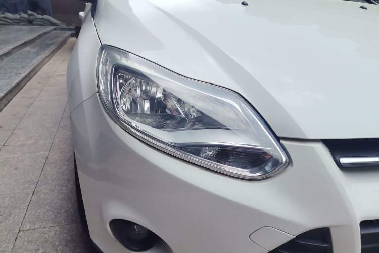 Used Ford Focus 2012 Hatchback 1.6L Automatic Comfort Model Right Front Headlight