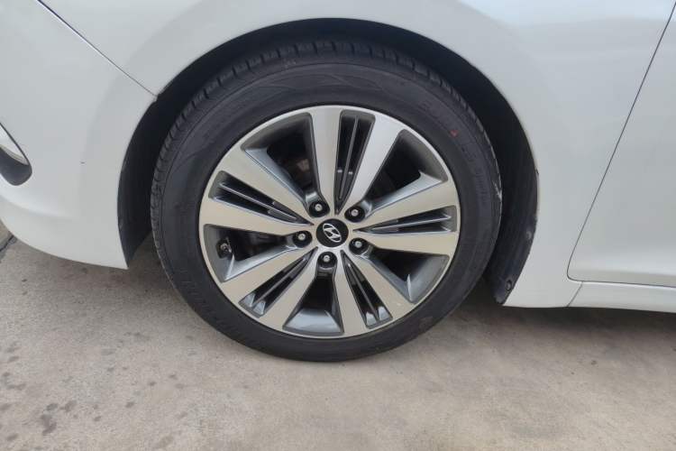 Used Hyundai Mistra 2014 1.8L Automatic Deluxe DLX Model Left Front Wheel Hub
