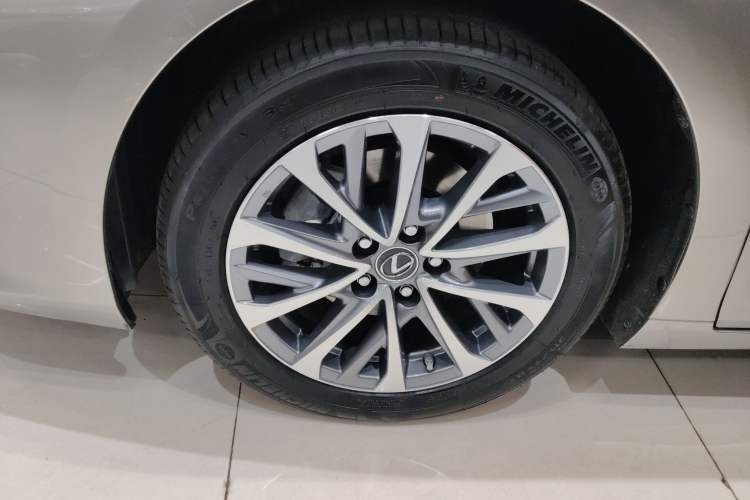 Used Lexus ES 2023 200 Excellence Edition Left Front Wheel Hub