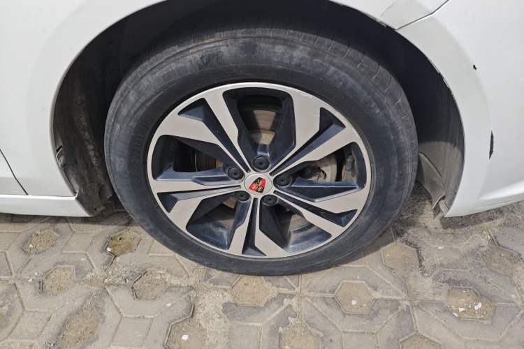 Used Roewe 360 2015 1.5L Manual Luxury Edition Right Front Wheel Hub