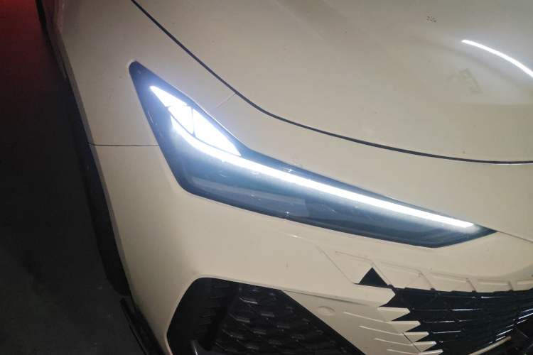 Used CHANGAN UNI-V 2022 2.0T Leading-Speed Edition Right Front Headlight