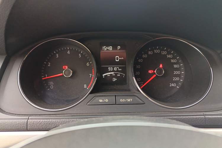 Used Volkswagen Lavida 2015 1.6L Automatic Comfort Edition Instrument Cluster