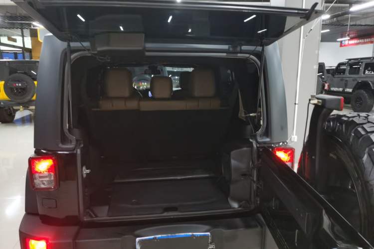 Used Jeep Wrangler 2013 3.6L Sahara Four-Door Edition