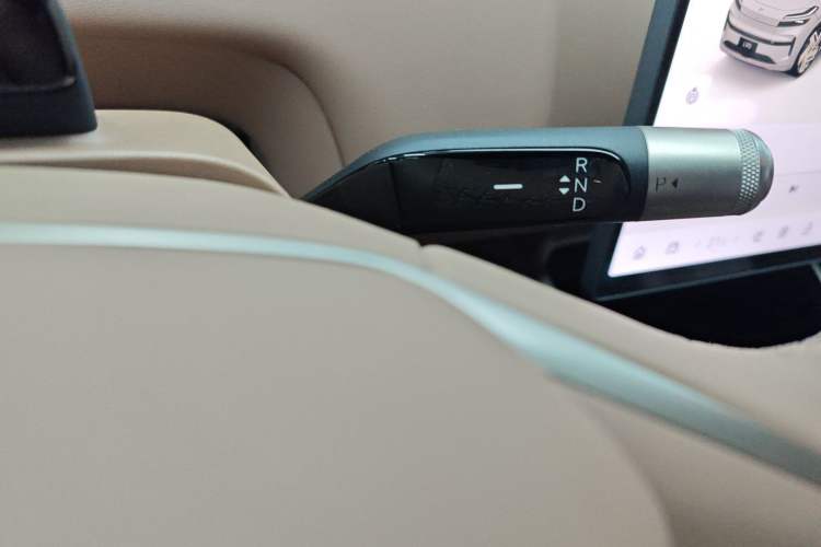 Used ONVO Luxeed L90 2025 Model—Ultra Six-Seater Version
