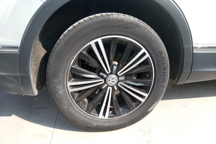 Used Volkswagen Tiguan L 2019 330TSI Automatic Two-Wheel Drive Panoramic Comfort Edition China VI Standard
