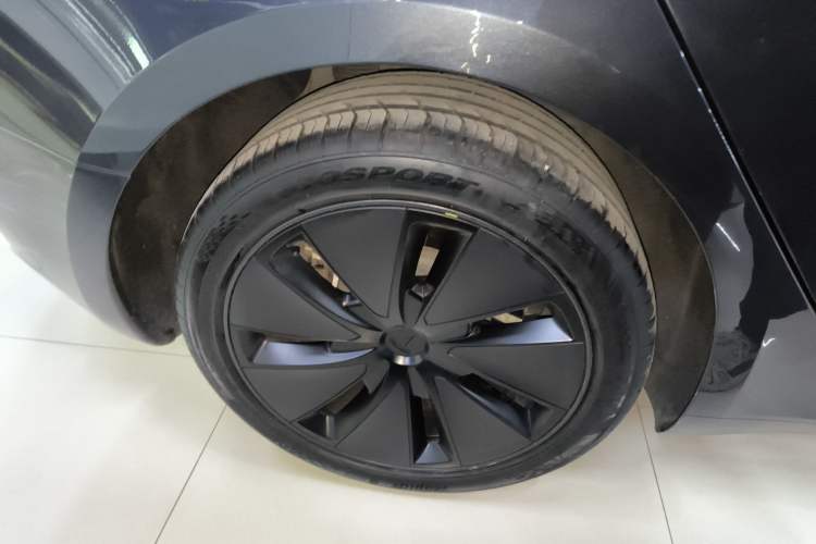 Used Tesla Model 3 2025 Rear-Wheel-Drive Version
