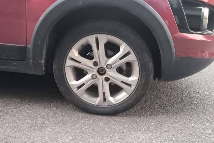 Used BAIC Senova X25 2015 1.5L manual Comfort trim level Right Front Wheel Hub