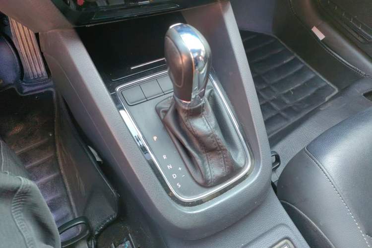 Used Volkswagen Sagitar 2015 1.6L Automatic Comfort Model
