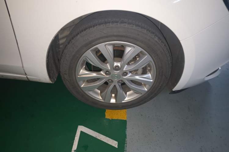 Used Buick GT 2021 Revised Version Flagship 1.5L Automatic Elite Edition Right Front Wheel Hub