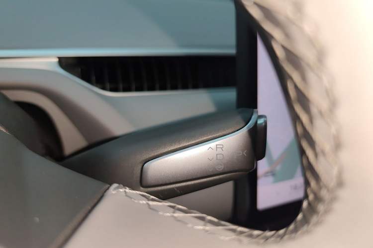 Used XPeng MONA M03 2024 620 with Ultra-Long Range Gear Lever