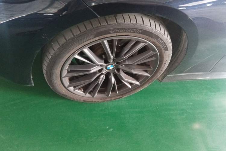 Used BMW 3 Series 2020 Restyled 325i M Sport Night Edition Package Left Front Wheel Hub