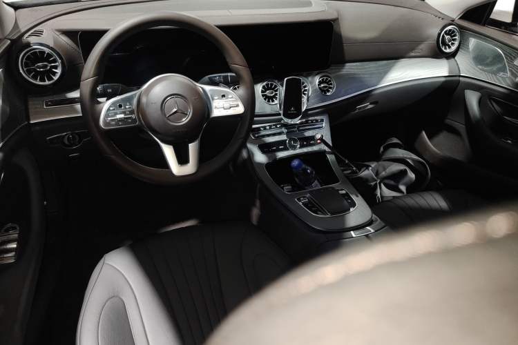 Used Mercedes-Benz CLS 2018 CLS 300 Luxury Model