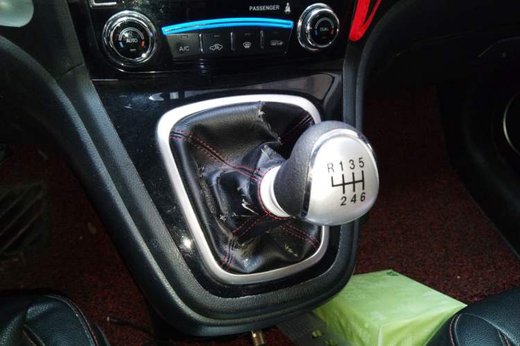 Used Haval H6 2013 Upgraded Model 1.5T Manual Two-Wheel Drive Urban Version
