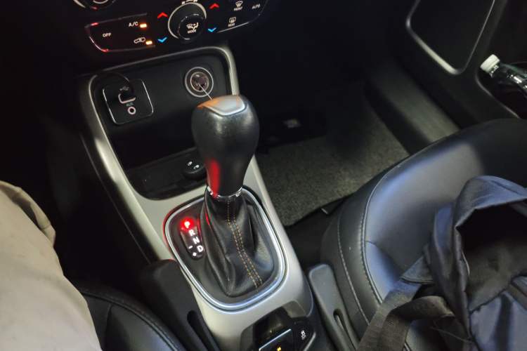 Used Jeep Compass 2017 200T Automatic Family Edition Gear Lever