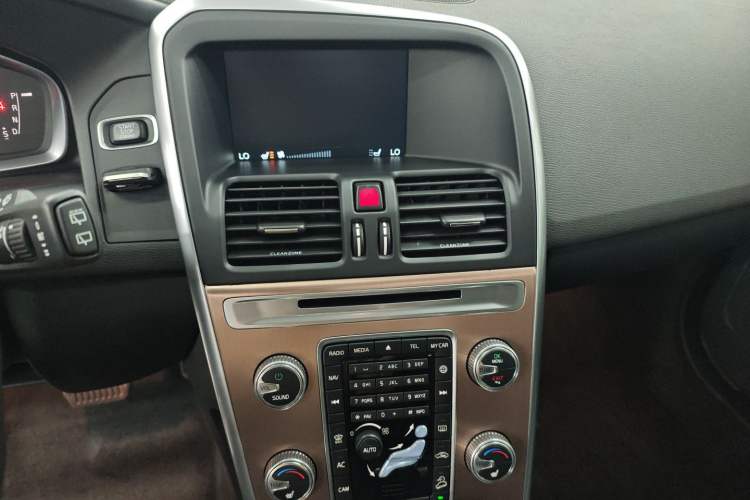 Used Volvo XC60 2017 T5 AWD Smart Upgrade Model
