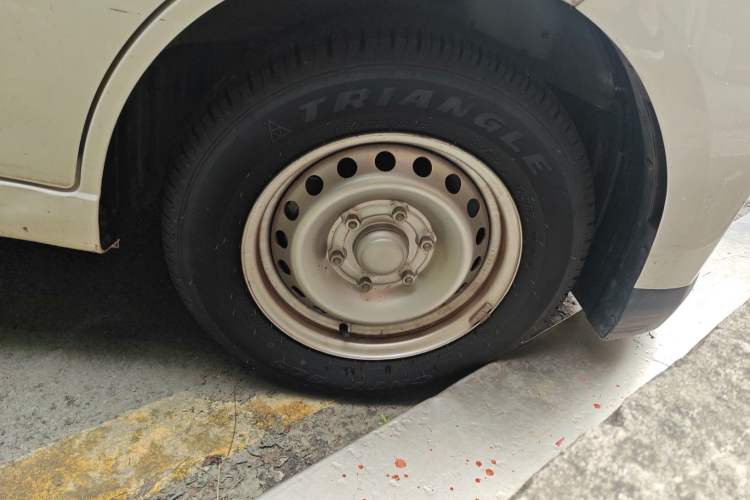 Used Wuling Yangguang 2024 300KM Comfort Version Passenger Van 75kW
