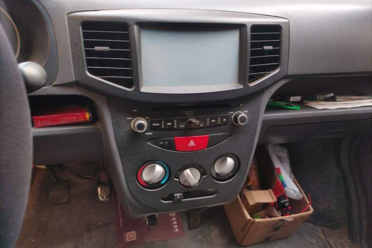 Used BAIC Weiwang 306 2013 1.2L Value Edition Comfort Type 7 Seats A12 China IV Emission Standard Audio And AC Panel