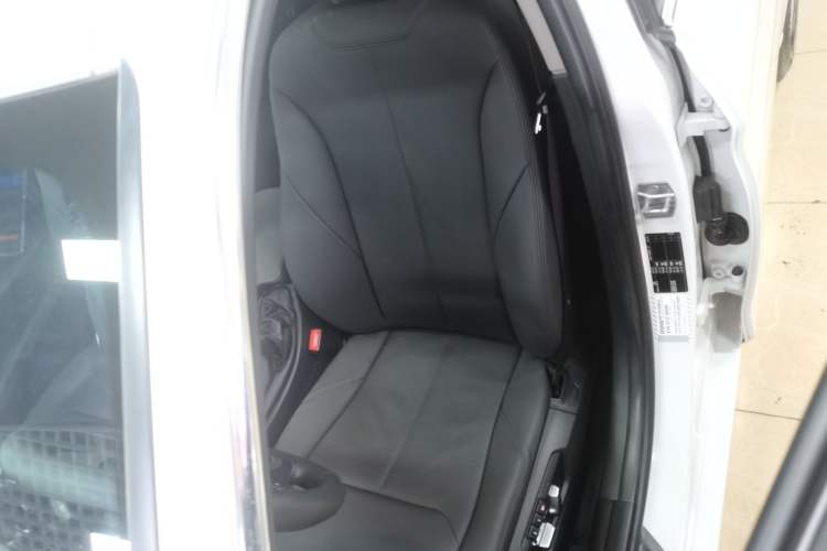 Used BMW 3 Series 2016 320Li Ambition Model
