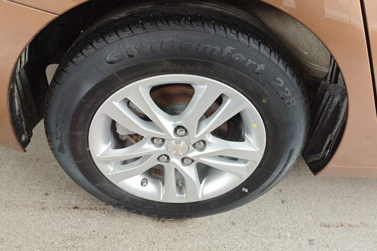 Used Chevrolet Cavalier 2019 320 Automatic Xinyue Edition Right Rear Wheel Hub